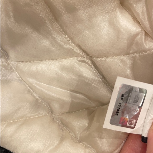 The North Face Women's Thermoball Vests Size Large - Picture 11 of 13